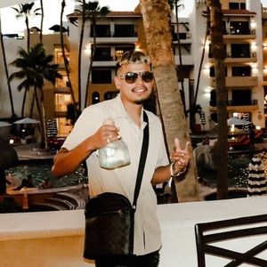 Meet your Posher, Adrian